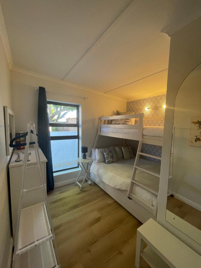 Adorable 2 Bedroom Cottage With Spacious Veranda Hermanus Extérieur photo