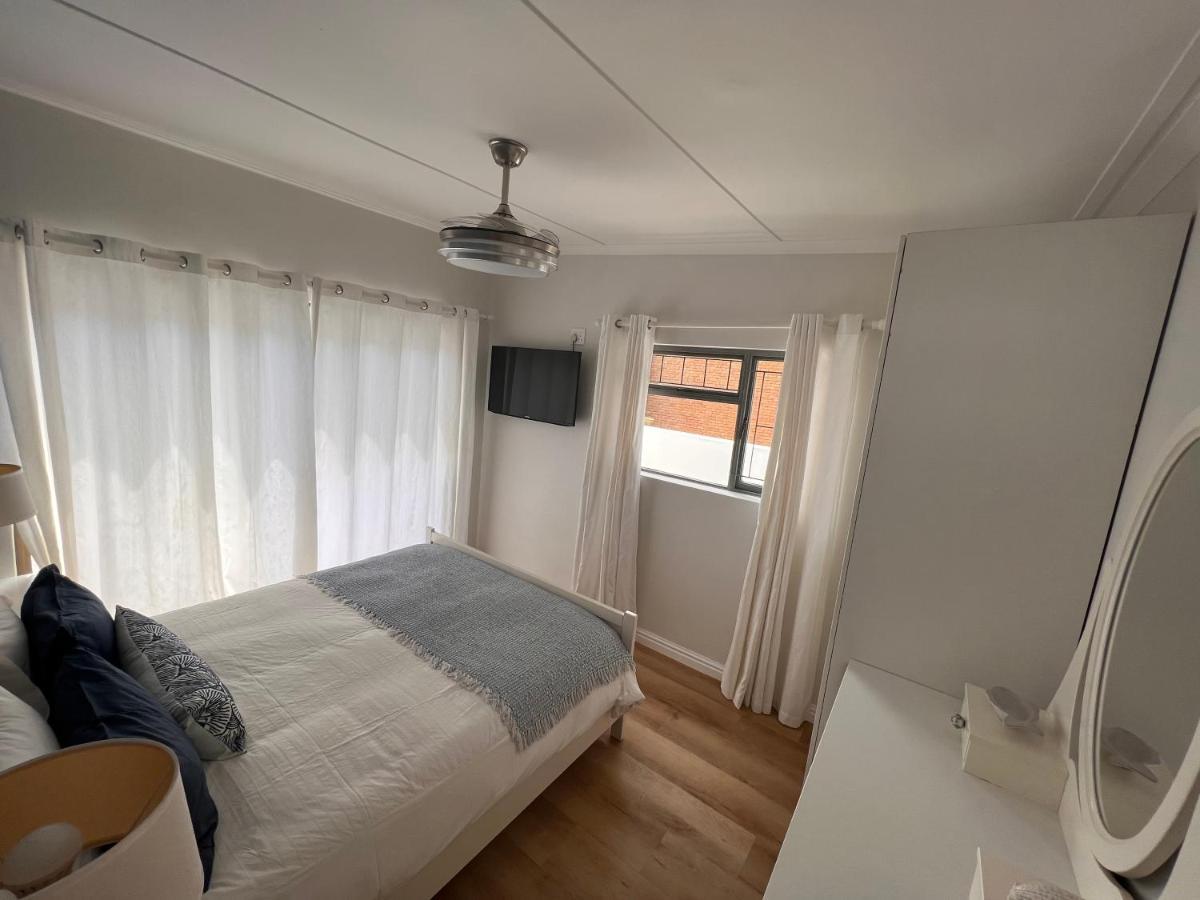 Adorable 2 Bedroom Cottage With Spacious Veranda Hermanus Extérieur photo